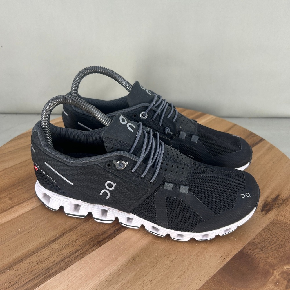 On Cloud 5 Womens Running Shoes Black White Size 7.5 Low Top Sneakers Cushioned